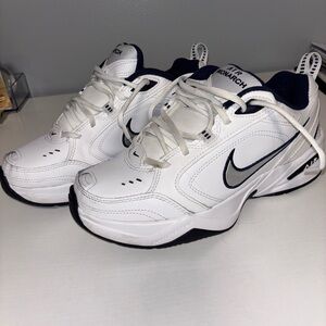 Nike Men’s Monarch